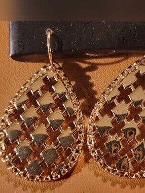 Gold Teardrop Filigree Crosscut Dangle Earrings - Gold